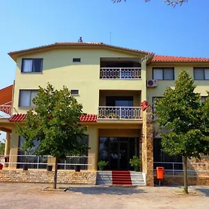 Viktoria Tirana Mjull-Bethore